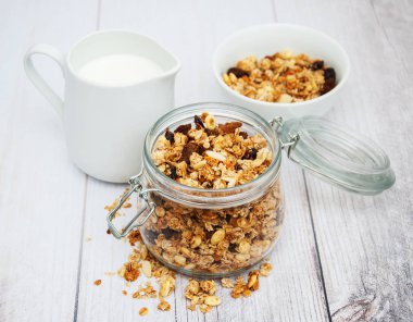 kavanoz içinde ev yapımı granola