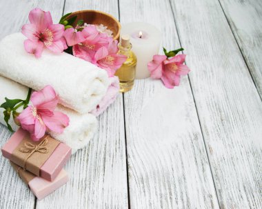 Alstroemeria çiçekler ile Spa kompozisyon