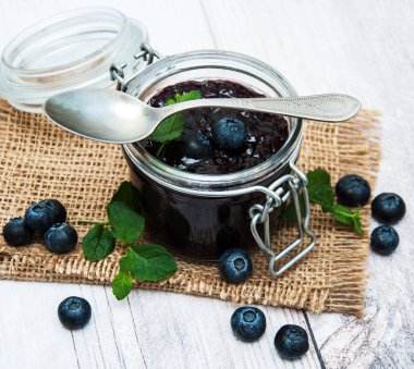 Böğürtlenli reçel kavanoz