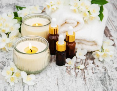 Masaj yağları ve Yasemin çiçekleri