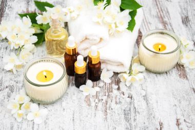 Masaj yağları ve Yasemin çiçekleri