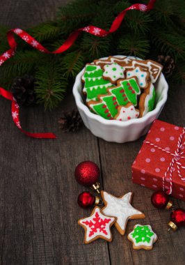 Noel zencefil ve bal renkli kurabiyeleri