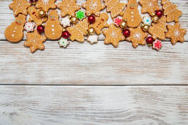 Noel zencefil ve bal renkli kurabiyeleri