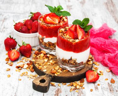 yoğurt ve granola kahvaltı için