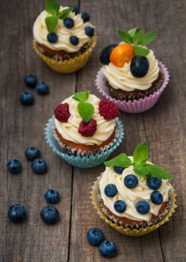 taze çilek ile cupcakes