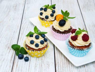taze çilek ile cupcakes