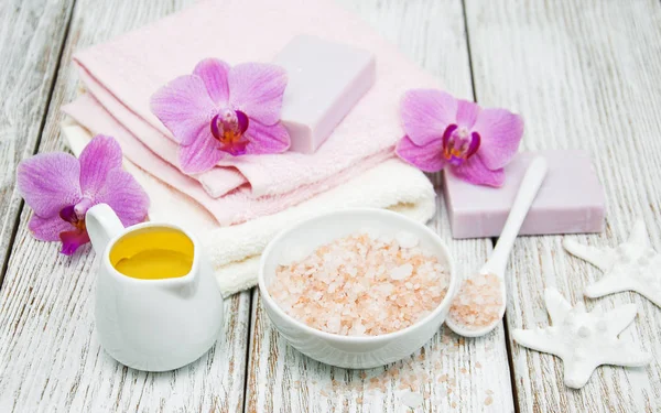 Concepto de spa con orquídeas rosadas —  Fotos de Stock