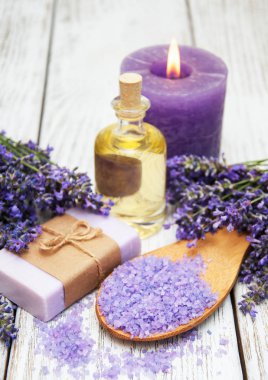 Spa Ürünleri ve lavanta çiçekleri