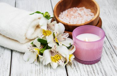 Alstroemeria çiçekler ile Spa kompozisyon
