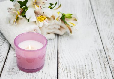 Alstroemeria çiçekler ile Spa kompozisyon