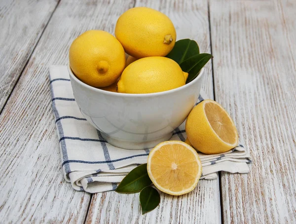 Limoni freschi maturi — Foto Stock