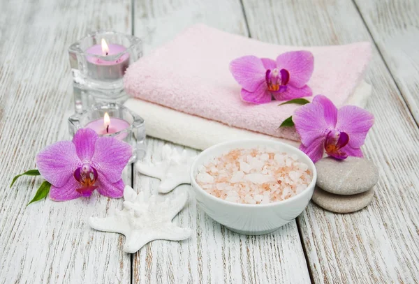 Concepto de spa con orquídeas rosadas —  Fotos de Stock