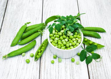 bir tabloda yeşil bezelye