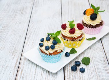 taze çilek ile cupcakes