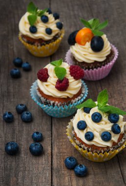 taze çilek ile cupcakes