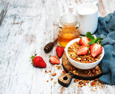 Pişmiş ev yapımı granola