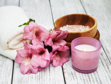 Alstroemeria çiçekler ile Spa kompozisyon