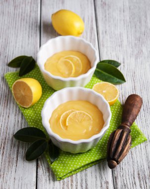 Limon ve taze limon.