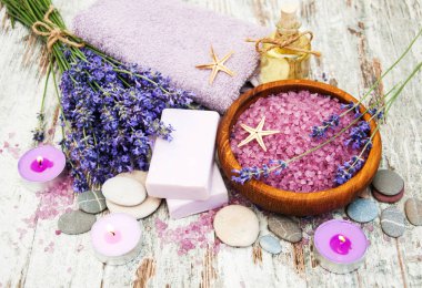 Spa Ürünleri ve lavanta çiçekleri