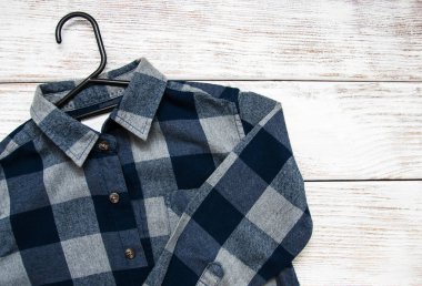 Askı ile damalı gömlek