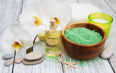 Spa Ürünleri ve beyaz orkide