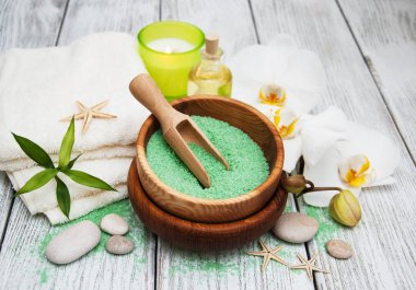 Spa Ürünleri ve beyaz orkide