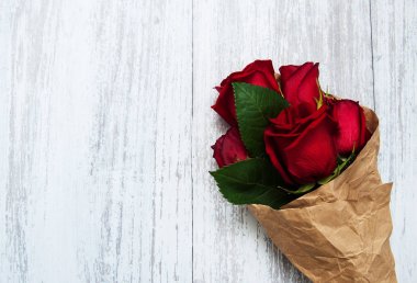 Bir buket kırmızı gül.