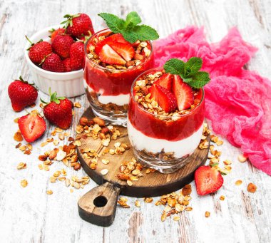 yoğurt ve granola kahvaltı için