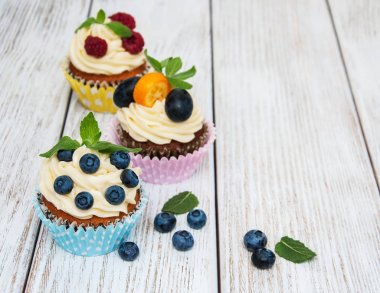 taze çilek ile cupcakes