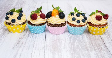 taze çilek ile cupcakes