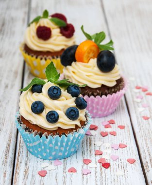 taze çilek ile cupcakes