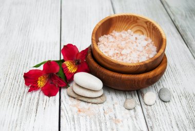 Alstroemeria çiçekler ile Spa kompozisyon