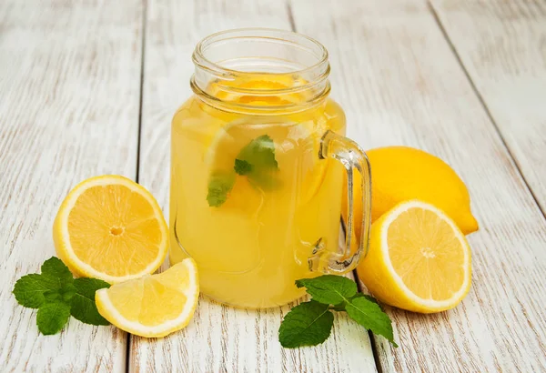 Tarro con limonada — Foto de Stock