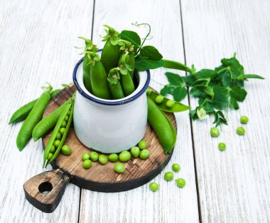 bir tabloda yeşil bezelye