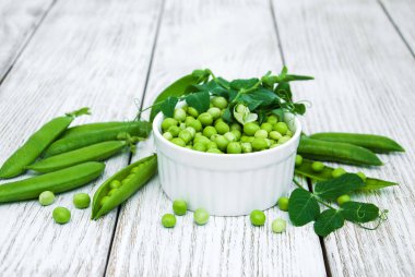 bir tabloda yeşil bezelye