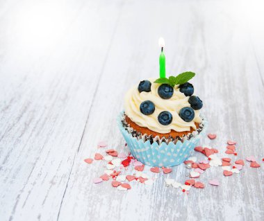 bir mum cupcake