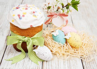 Paskalya ekmek ve yumurta