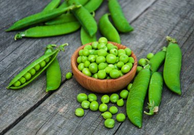 bir tabloda yeşil bezelye