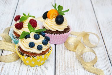 taze çilek ile cupcakes