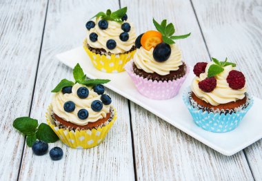 taze çilek ile cupcakes