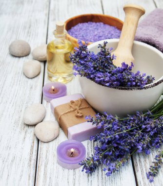 Spa Ürünleri ve lavanta çiçekleri