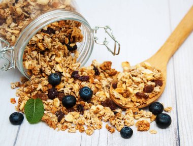 kavanoz içinde ev yapımı granola