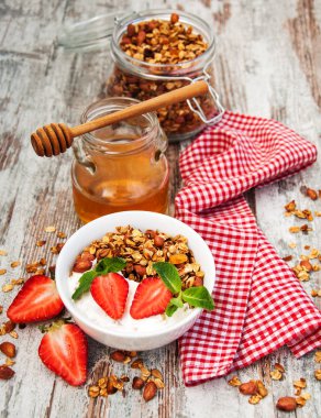 Pişmiş ev yapımı granola