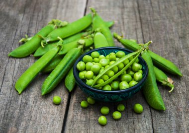 bir tabloda yeşil bezelye