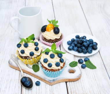 taze çilek ile cupcakes