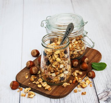 kavanoz içinde ev yapımı granola