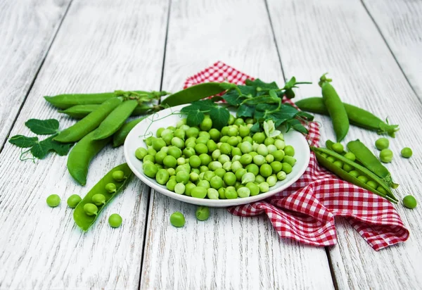 bir tabloda yeşil bezelye