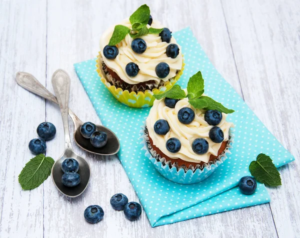 Cupcakes with fresh blueberries — Stock Photo, Image