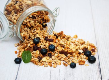kavanoz içinde ev yapımı granola