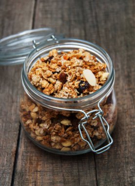 kavanoz içinde ev yapımı granola
